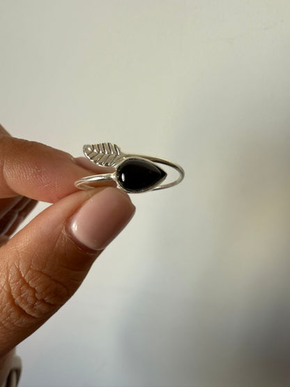 Anillo ónix ajustable hoja plata