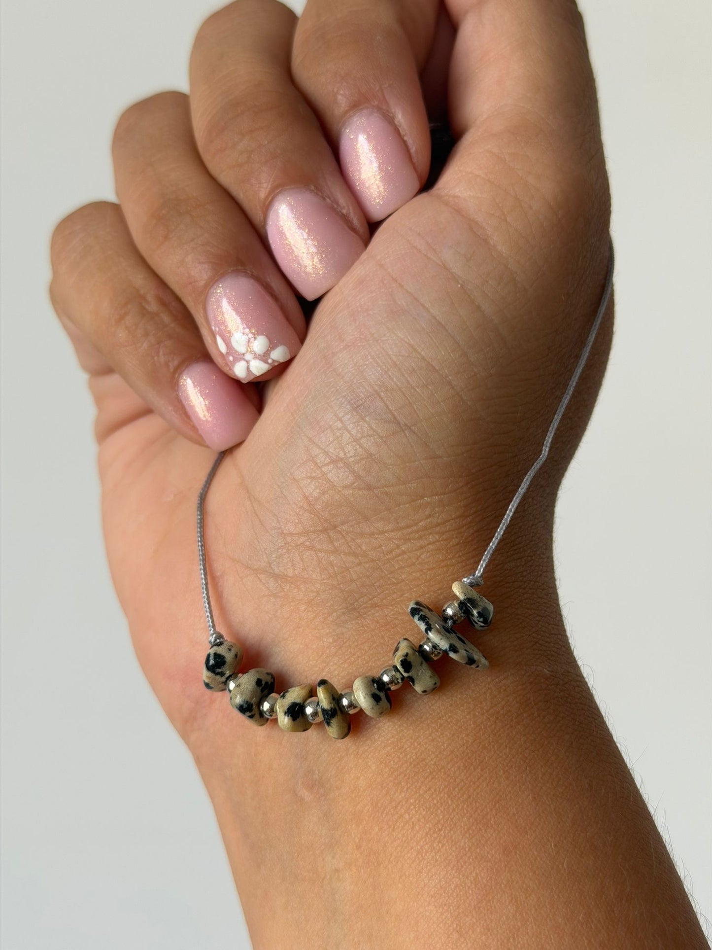 Pulsera jaspe dalmata escalla ajustable
